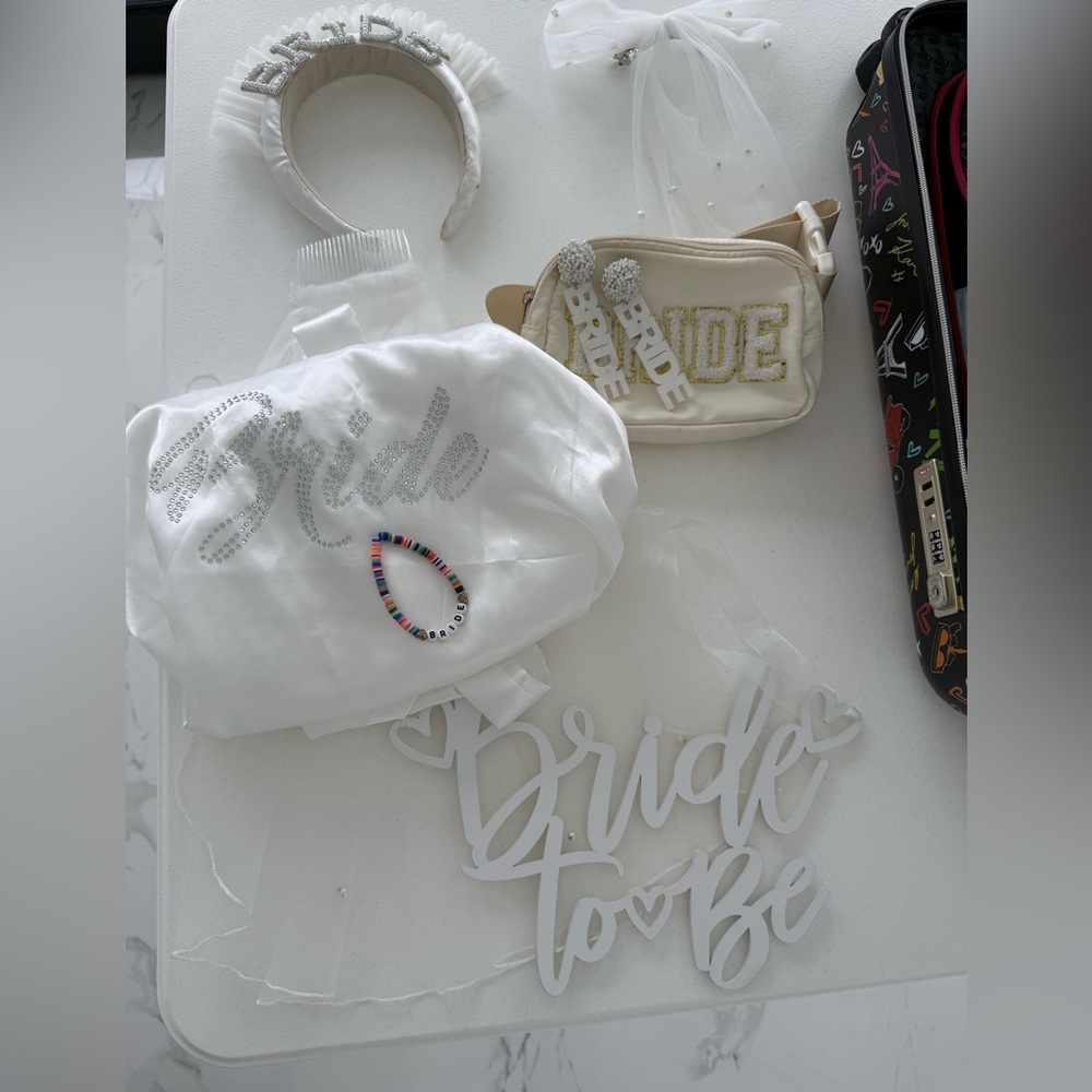Bride-to-Be Bridal Accessory Set